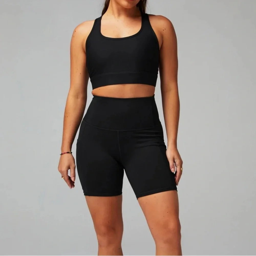 Fabletics On The Go Medium Impact Sports Bra - Picture 3 of 3